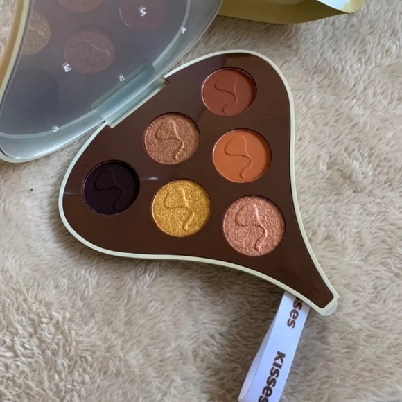 Glamlite Makeup Glamlite Hershey Kisses Eyeshadow Palette Milk Chocolate With Almonds Bnib